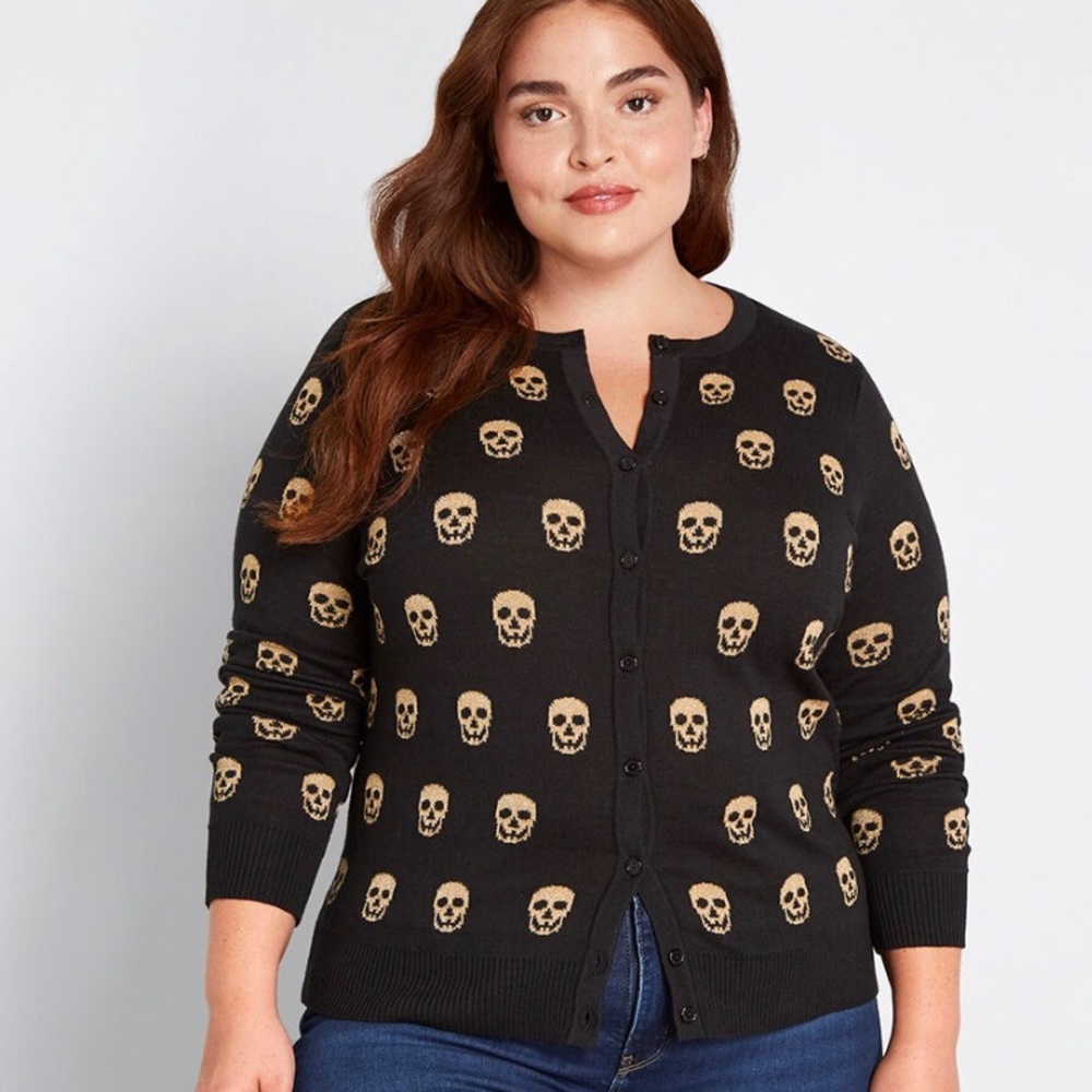 It’s a skull world cardigan sweater gold black 1X